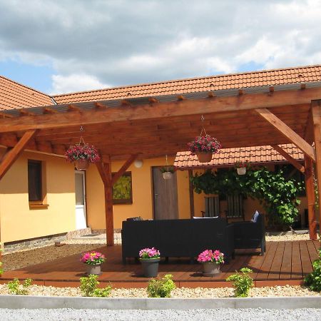 Apartmany Vcelka Hranice u Novych Hradu Exterior photo