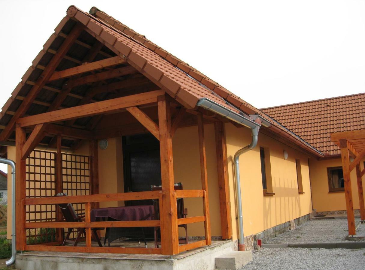 Apartmany Vcelka Hranice u Novych Hradu Exterior photo